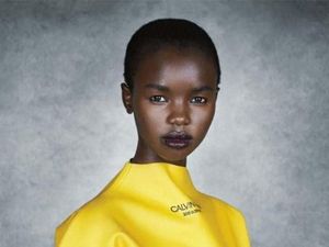 Aksesori Rp 7,4 Juta Calvin Klein Disebut Mirip Sarung Tangan Cuci Piring