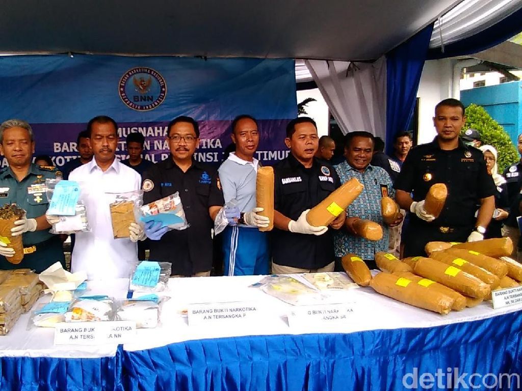 BNNP Jatim Musnahkan 32 Kg Ganja dan 6 Kg Sabu BNNP Jatim Musnahkan 32 Kg Ganja dan 6 Kg Sabu