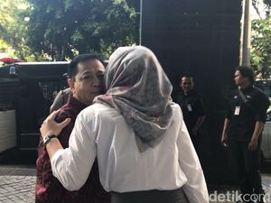 Cie... Novanto Malu-malu Cium Istri