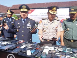 500 Unit Handphone Milik Napi di Jabar Dimusnahkan