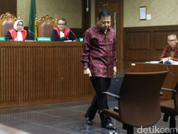 Sisa Drama Novanto: Teka-teki Kencing Berdiri di RS