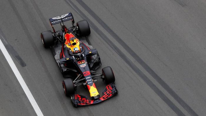 Daniel Ricciardo menjadi pebalap tercepat di latihan bebas kedua GP Azerbaijan (Foto: David Mdzinarishvili/Reuters)