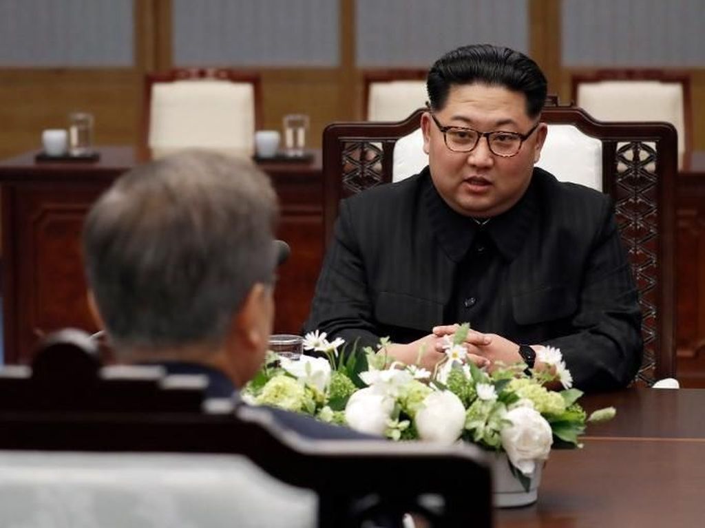 Sempat Ejek Bodoh, Kini Duterte Sebut Kim Jong-Un Pahlawan Sempat Ejek Bodoh, Kini Duterte Sebut Kim Jong-Un Pahlawan
