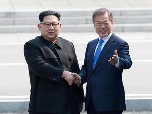 Presiden Korsel Sesalkan Batalnya Pertemuan Trump dan Kim Jong Un