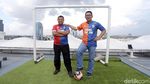 Ridwan Kamil Berjersey Persija Persib