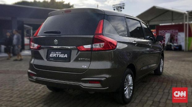 Suzuki Ertiga generasi kedua menyajikan lampu belakang baru yang lebih lebar.