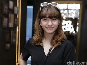 Usai Putus Cinta, Cassandra Lee Bagi-bagi Mi Instan