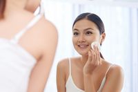 7 Rekomendasi Moisturizer Terbaik untuk Kulit Kering, Yuk Bunda Coba