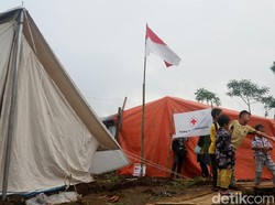 Takut Gempa Susulan, Pengungsi Pilih Tidur di Tenda