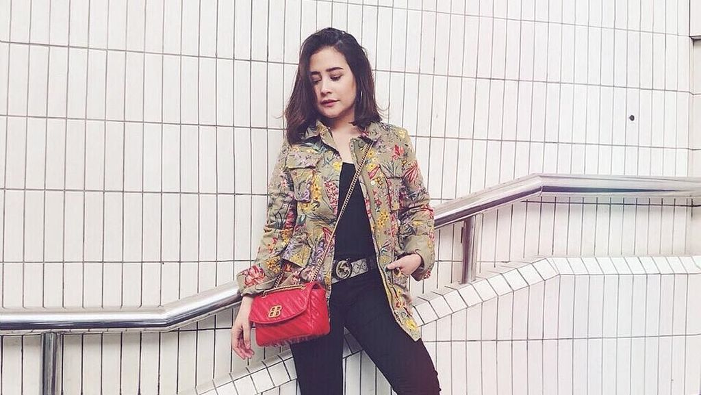 Gaya Mewah Prilly Latuconsina ke Kampus, Pakai Tas Seharga Motor Gaya Mewah Prilly Latuconsina ke Kampus, Pakai Tas Seharga Motor