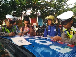 Panik Ada Razia, Pengendara R2 di Trenggalek Tinggalkan Motornya