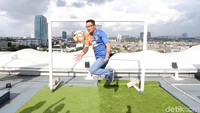 Walikota Bandung yang kini maju dalam kontestasi Pilkada Jabar, menyerukan kepada suporter-suporter klub Tanah Air agar lebih santun dan menghindari adanya perseteruan.