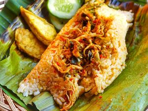 Sedap Mantap! Nasi Bakar dengan Lauk Komplet Pilihan Netizen