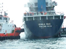 Polisi Cek Kapal Kuala Mas yang Terbakar di Kepulauan Seribu