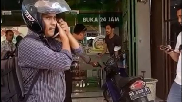Foto: Detik-detik Polisi Tembak Pria dari Jarak Dekat yang Viral