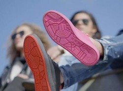 Siapa Sangka Sneakers Ini Terbuat dari Permen Karet Bekas, Loh!