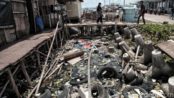 Ancaman Sampah di Pesisir Jakarta