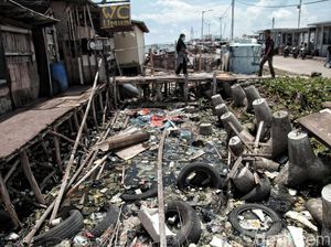 Ancaman Sampah di Pesisir Jakarta Ancaman Sampah di Pesisir Jakarta