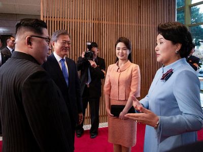 Foto: Anggunnya Ibu Negara Korut saat Curi Perhatian di Korsel