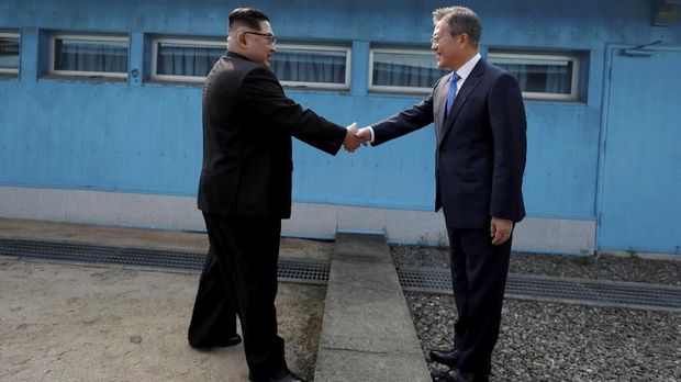 Kim Jong-un dan Presiden Korsel Moon Jae-in