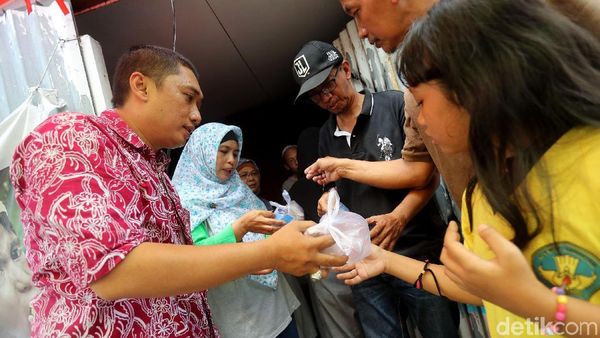 Gerakan Giat Sedekah Nasi Bungkus