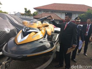 Jet Ski dan Mobil Mewah Bupati Mojokerto Dititipkan ke Rupbasan Jet Ski dan Mobil Mewah Bupati Mojokerto Dititipkan ke Rupbasan
