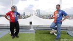 Ridwan Kamil Berjersey Persija Persib