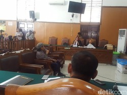 Terdakwa Teroris Bom Thamrin Bantah Jadi Otak Teror