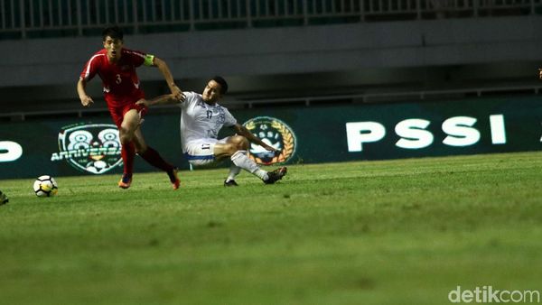 Uzbekistan Diimbangi 10 Pemain Korea Utara