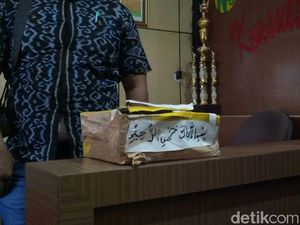 Ada Tulisan Arab di Paket yang Diduga Bom di Makassar Ada Tulisan Arab di Paket yang Diduga Bom di Makassar