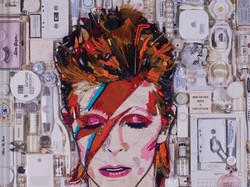 Potret David Bowie Ini Terbuat dari Tumpukan Sampah