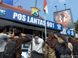 Kena Razia, Pelajar Ponorogo Malah Senang Dihukum Hormat Bendera
