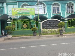 Seorang Pria Tak Dikenal Rusak Masjid di Malang