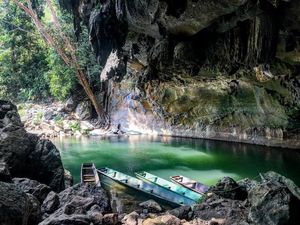Kegelapan Abadi & Kolam Keramat di Gua Kong Lor