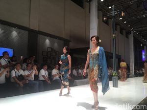 Wow! Srikandi BUMN Lenggak-lenggok di Catwalk