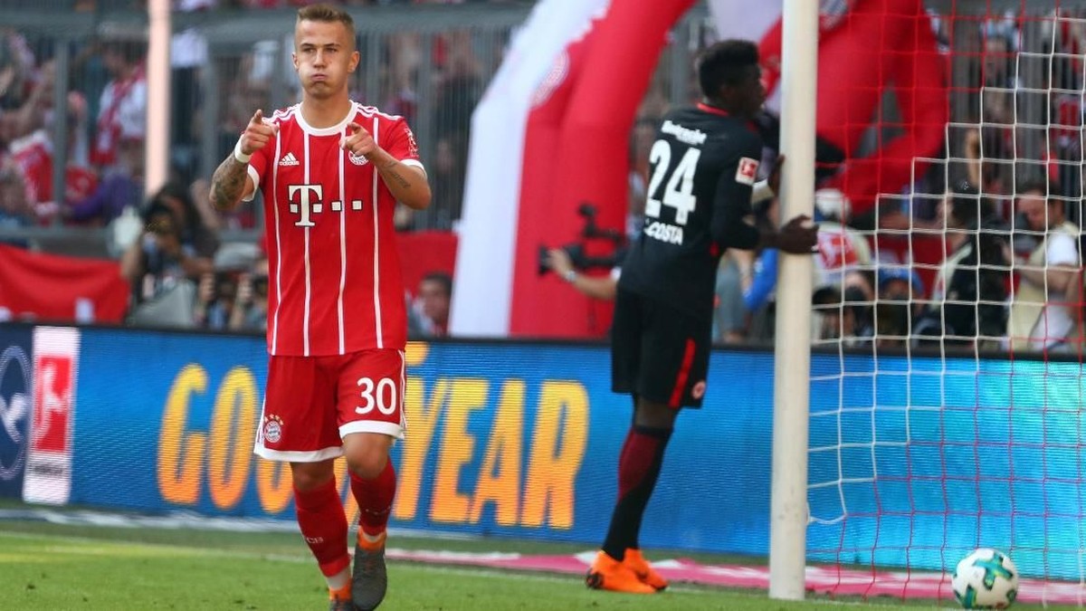 Salah satu pemain debutan Bayern Munich, Niklas Dorsch, melakukan perayaan setelah mencetak gol ke gawang Eintrahct Frankfurt (Foto: Michael Dalder/Reuters)