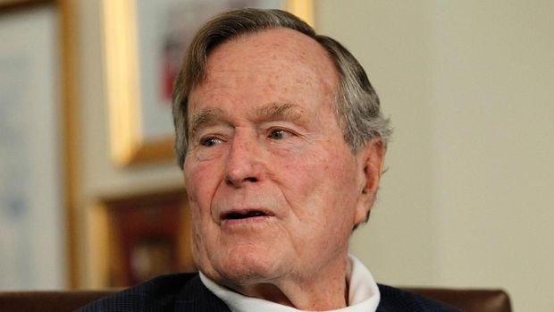 Dokter Perawat George HW Bush Ditembak saat Bersepeda