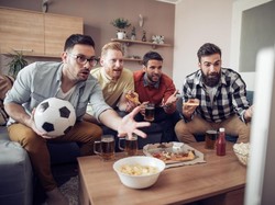 Begini Efek Kurang Tidur Karena Nonton Liverpool Vs Barcelona Lanjut Sahur