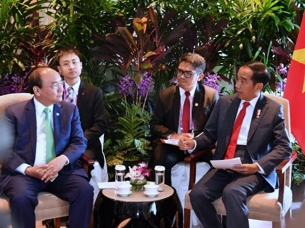 Di Singapura, Jokowi dan PM Vietnam Bahas Ekspor dan Batas Maritim Di Singapura, Jokowi dan PM Vietnam Bahas Ekspor dan Batas Maritim