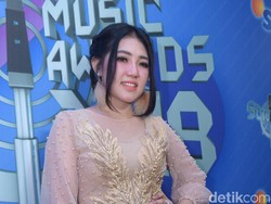 Via Valen dan 4 Wanita yang Melawan Saat Mengalami Pelecehan Seks Online