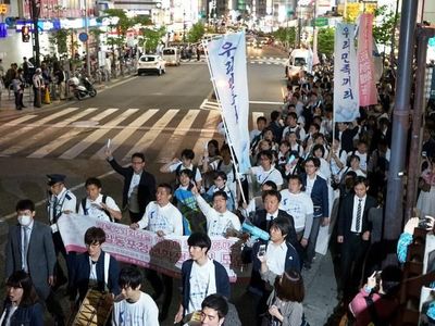 Momen Kegembiraan Warga Korea di Jepang Atas Pertemuan Kim-Moon