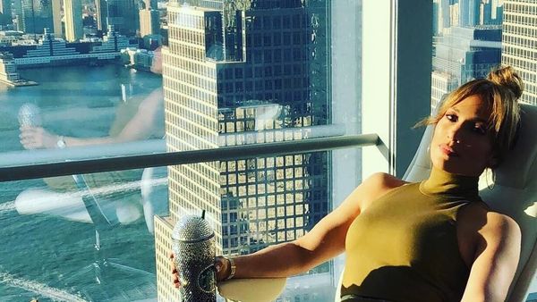 Mengintip Gaya Makan Diva Dunia yang Sexy, Jennifer Lopez