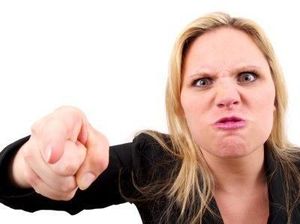 Kecewa dengan Paket yang Dibeli, Wanita Ini Pecahkan Kaca Jendela Gerai Cepat Saji Kecewa dengan Paket yang Dibeli, Wanita Ini Pecahkan Kaca Jendela Gerai Cepat Saji