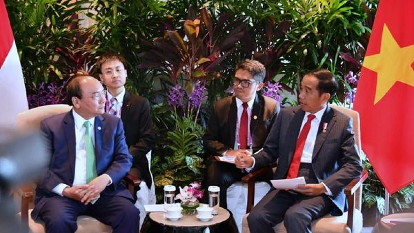 Akrab, Jokowi dan PM Vietnam Bertemu di Singapura