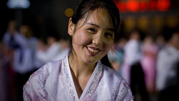 Potret Senyuman Menawan Warga Korea Utara