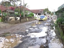 Jalan Menuju Lokasi Venue MTB Asian Games di Subang Rusak Parah