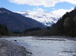 Pegunungan Cantik yang Melintasi 8 Negara Eropa