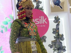 Peserta Sunsilk Hijab Hunt 2018 Nari Bawa Bambu Untuk Kenang Sejarah