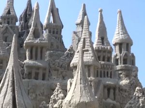 Unik! Pria Ini Tinggal di Istana Pasir Selama 22 Tahun