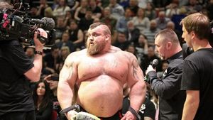 Eddie Hall, Orang Pertama di Dunia yang Berhasil Angkat Beban Setengah Ton!